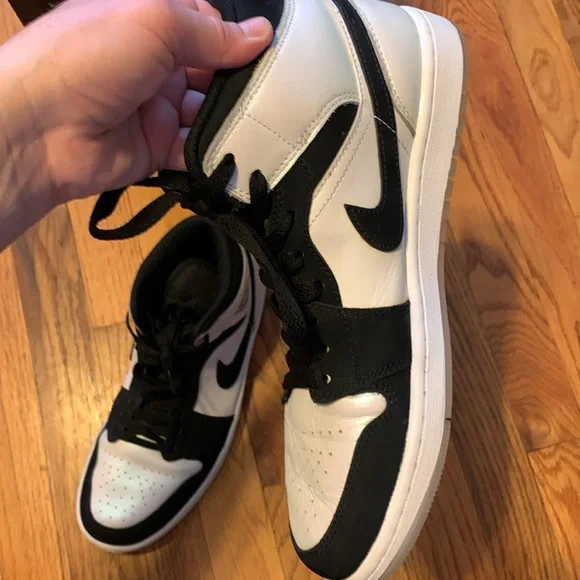 Selling Air Jordan 1 Mid SE ‘Diamond’. Size 8.5 Good condition Semi New. - Picture 8 of 11